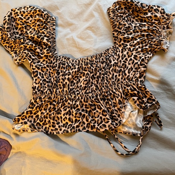 Urban Outfitters tie front cheetah crop top - Picture 5 of 5
